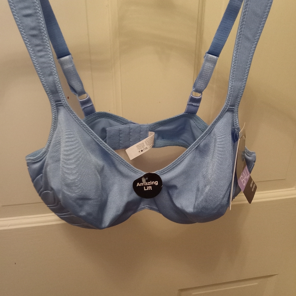 NEW.   BALI BRA.   NWT.  38C